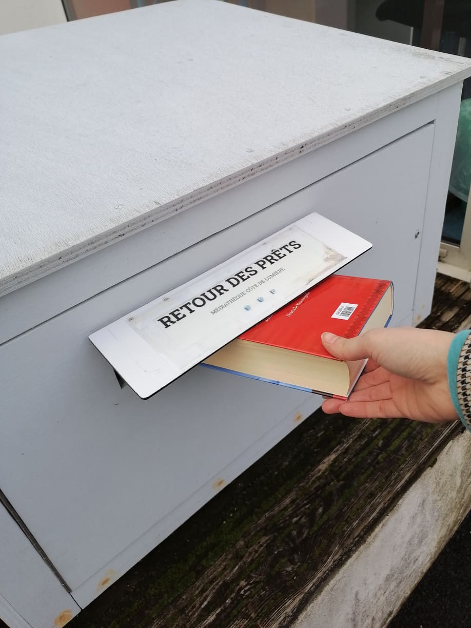Gros plan sur la boîte retour de la Tranche
