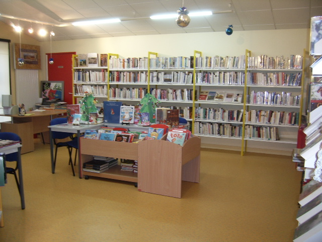 Intérieur de la bibliothèque municipale de Saint Aubin-la-Plaine